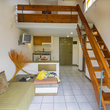 Lycasti Maisonettes