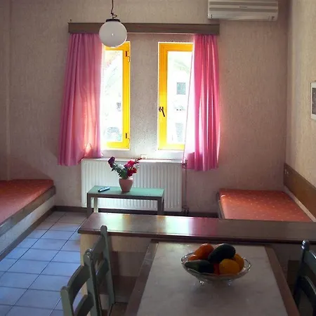 Lycasti Maisonettes Hotel apartamentowy Tavronitis