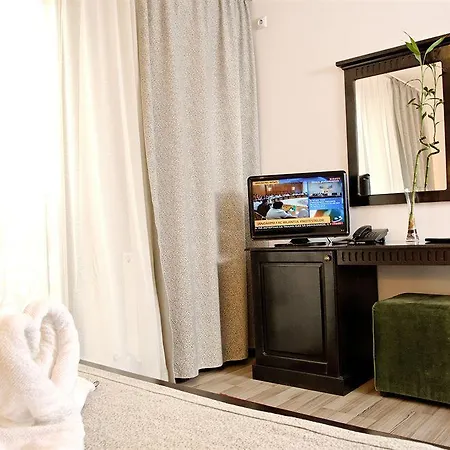 Lycasti Maisonettes Hotel apartamentowy Tavronitis